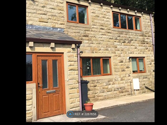 2 Bedroom Flat To Rent In Austerlands, Saddleworth, OL4