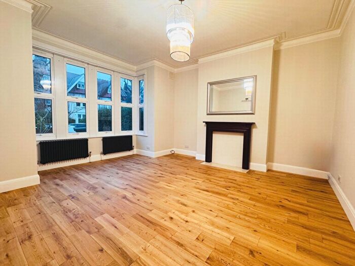 2 Bedroom Flat To Rent In Blenheim Gardens, Willesden, NW2