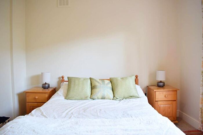 2 Bedroom Flat To Rent In Avenell Road, London ., N5