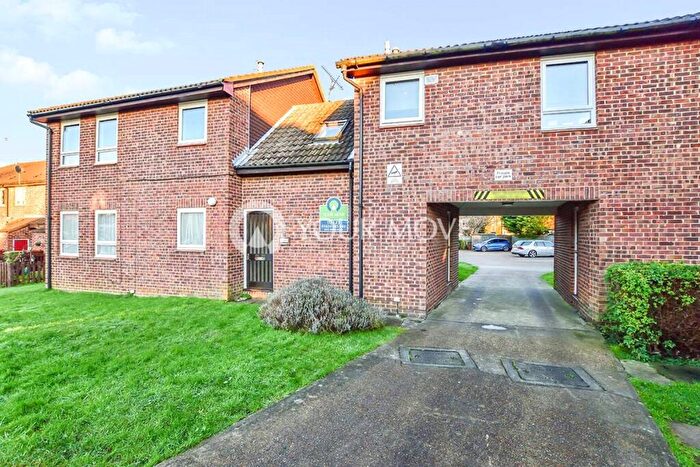 Flat To Rent In Shepperton Close, Chatham, Kent, ME5