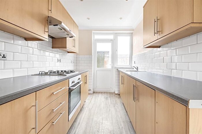 2 Bedroom End Of Terrace House For Sale In Long Furlong Drive, Slough, SL2