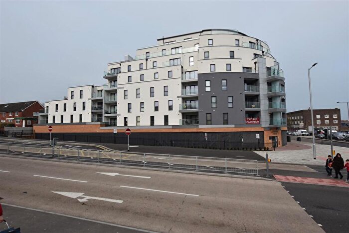 2 Bedroom Flat For Sale In The Broadway, Loughton, IG10