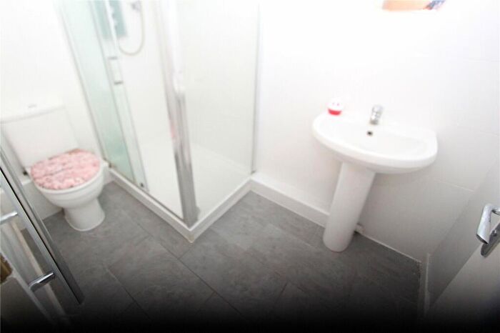 1 Bedroom Flat To Rent In West Street, Gravesend, Kent, DA11