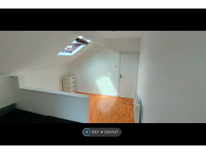 1 Bedroom Flat To Rent In Sowood Street, Leeds, LS4