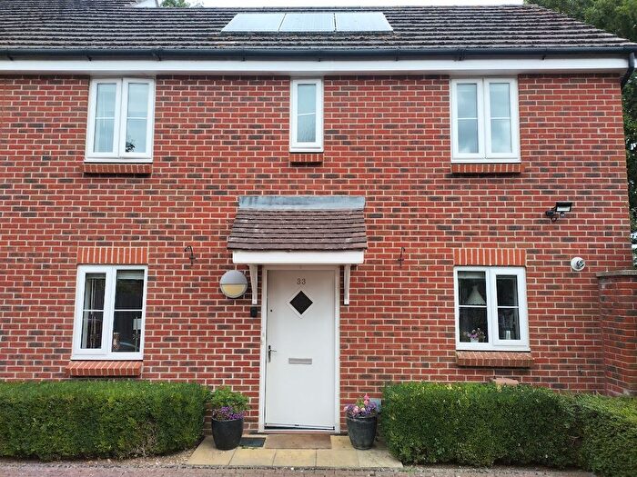 2 Bedroom End Terrace House For Sale In Cuckoo Fields, Fishbourne, PO18