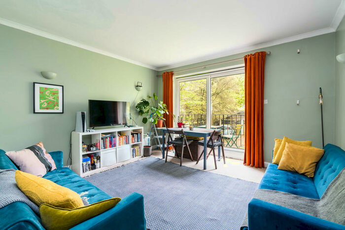 2 Bedroom Apartment To Rent In Grove Park, London, SE5