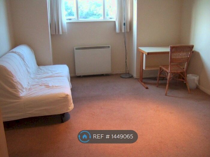 Studio To Rent In Boleyn Way, Barnet, EN5