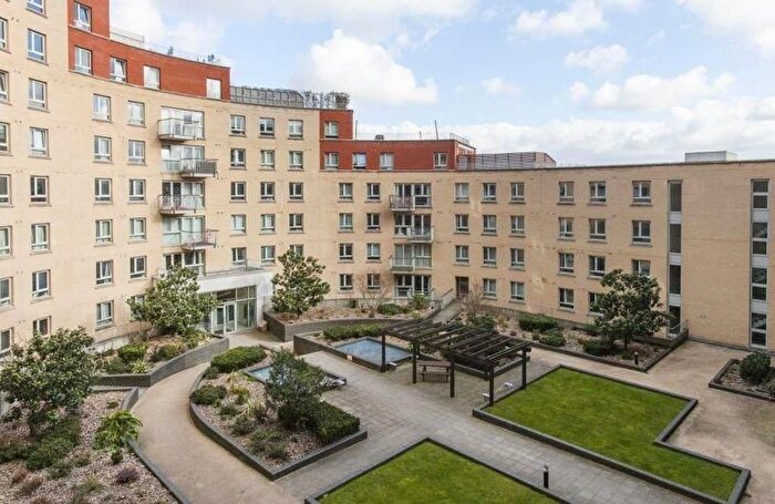 1 Bedroom Flat To Rent In Carronade Court, Eden Grove, Drayton Park, Holloway, Highbury, London, N7