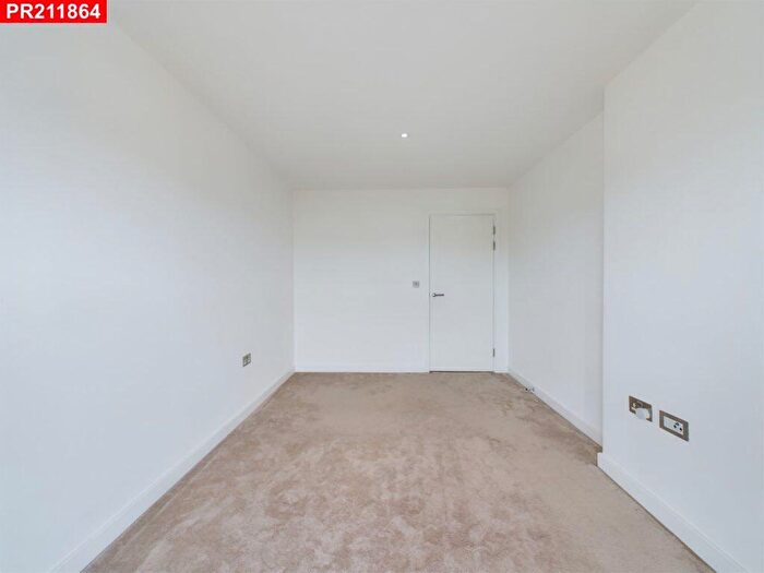 2 Bedroom Flat To Rent In Beaufort Square, Colindale, – Bedrooms Flat, NW9
