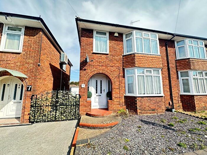 3 Bedroom Semi-Detached House To Rent In Durham Road, Luton, Bedfordshire, LU2