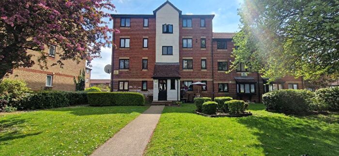 2 Bedroom Flat To Rent In Magpie Close, Enfield, EN1