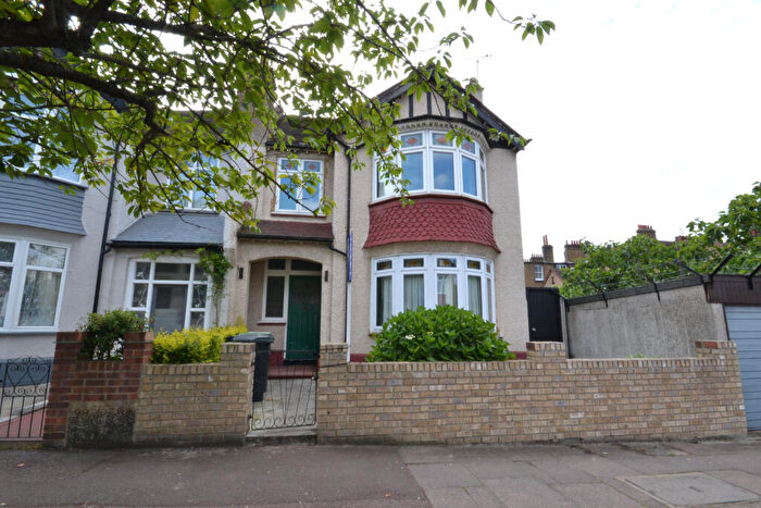 3 Bedroom Maisonette To Rent In Troutbeck Road, New Cross, SE14