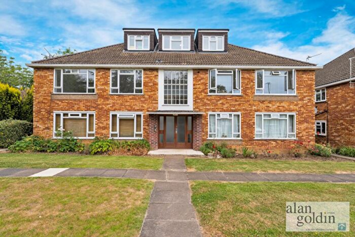 2 Bedroom Apartment To Rent In Fairfield Close, N12