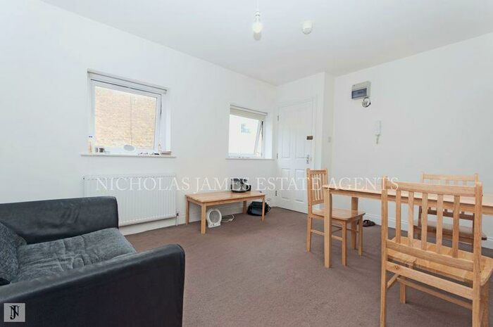 2 Bedroom Flat To Rent In High Street, High Barnet, EN5
