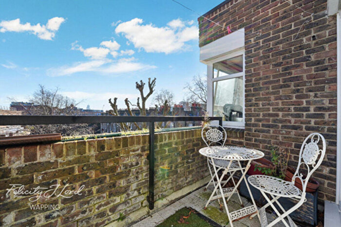 1 Bedroom Terraced House For Sale In Commercial Road, London, E1