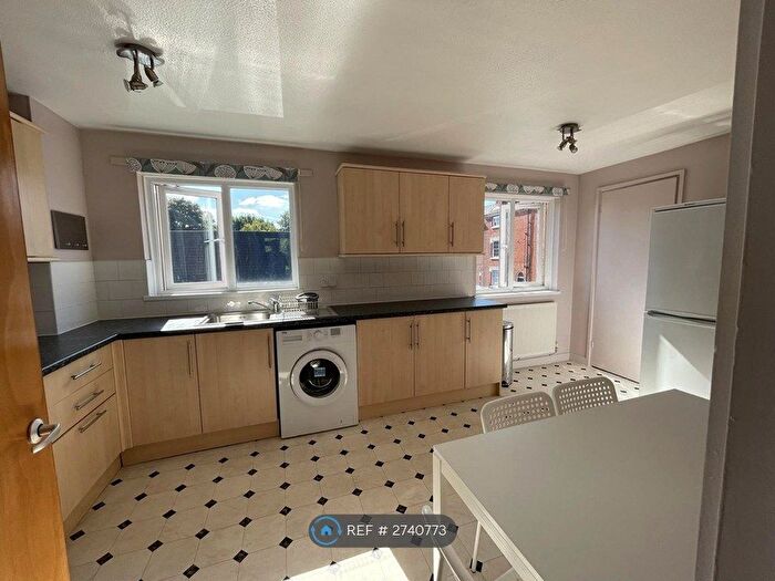 2 Bedroom Flat To Rent In Alfryth Court, Birmingham, B15