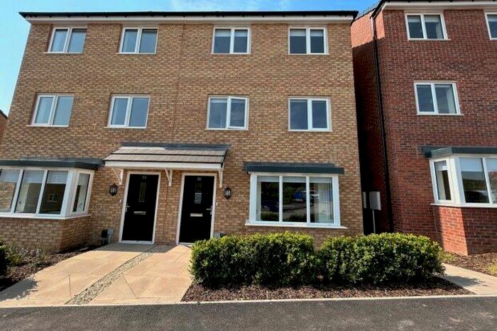 4 Bedroom Semi-Detached House To Rent In Harviston Avenue, Nottingham, NG4