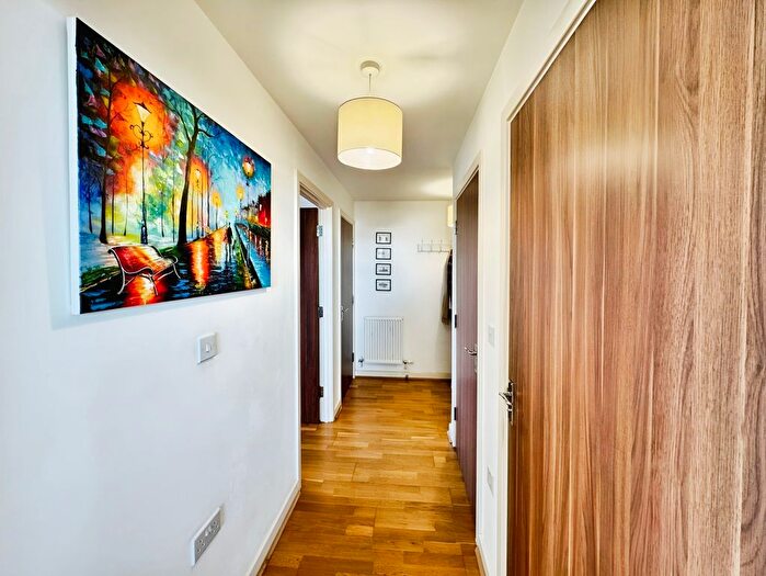 1 Bedroom Flat For Sale In Ealing Road, Brentford, TW8
