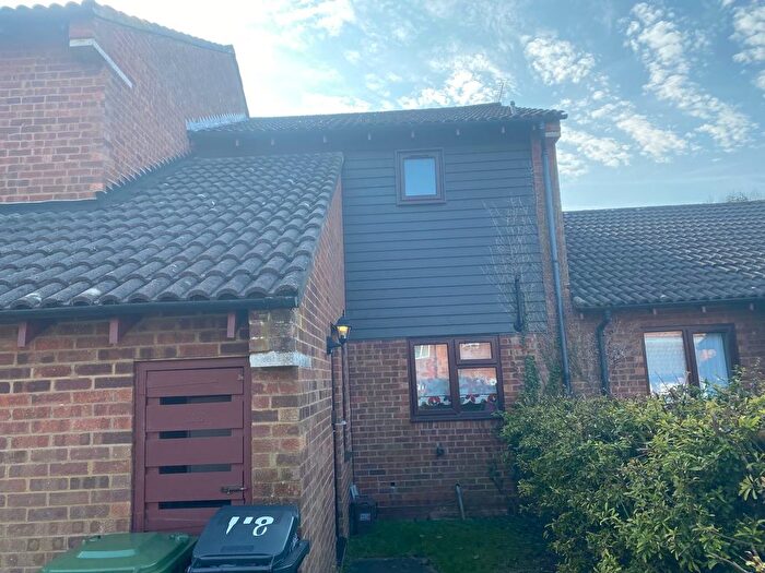 2 Bedroom Terraced House For Sale In Spoondell, Dunstable, LU6