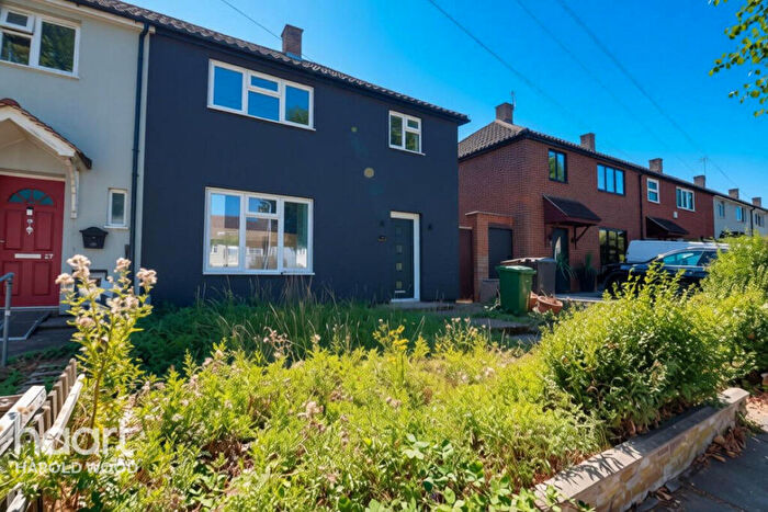 3 Bedroom End Of Terrace House For Sale In Hailsham Road, Harold Hill, RM3