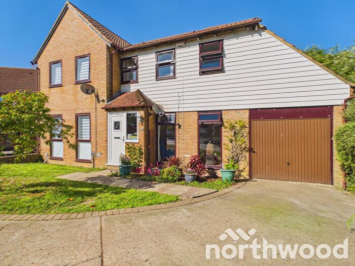 3 Bedroom Semi-Detached House For Sale In Reedmace Close, Singleton, Ashford, TN23