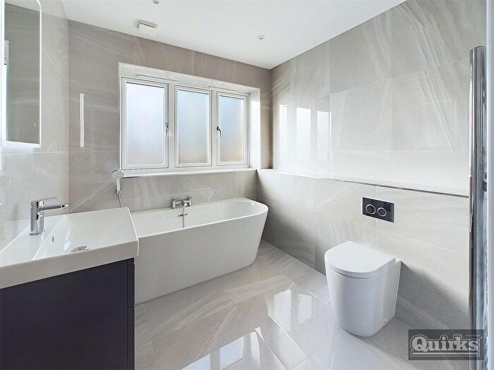 2 Bedroom Detached Bungalow For Sale In Runwell Road, Wickford, SS11