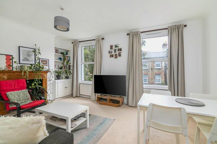 3 Bedroom Flat To Rent In Rockley Road, London, W14