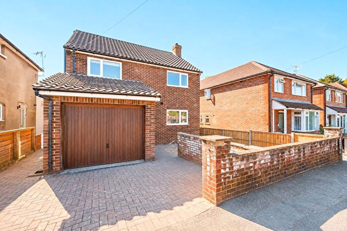 3 Bedroom Detached House For Sale In Percy Road, Guildford, GU2