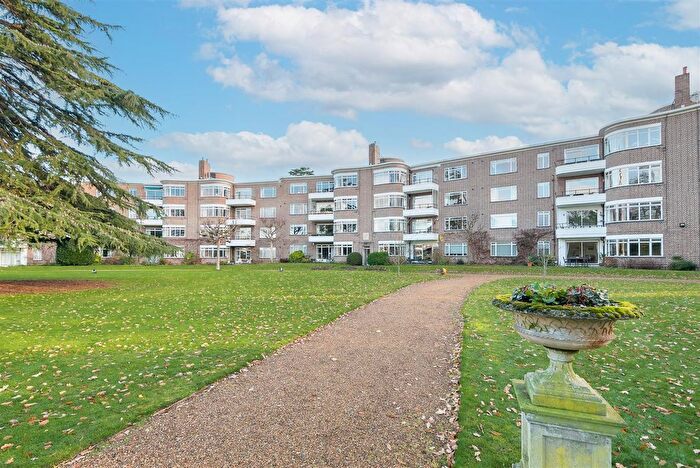 4 Bedroom Flat For Sale In Roehampton Lane, London, SW15