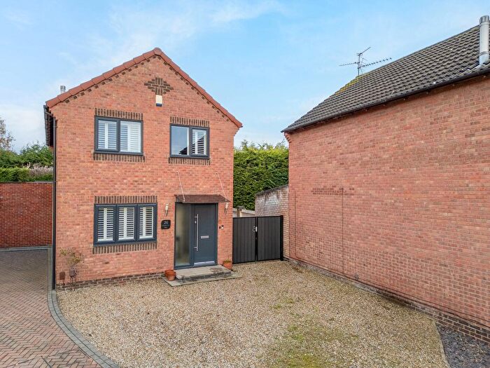 3 Bedroom Detached House For Sale In Ashbourne Way, Woodthorpe, York, YO24