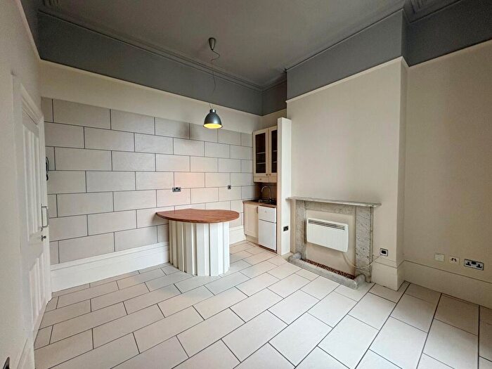 Flat To Rent In Buckingham Road, Brighton, BN1