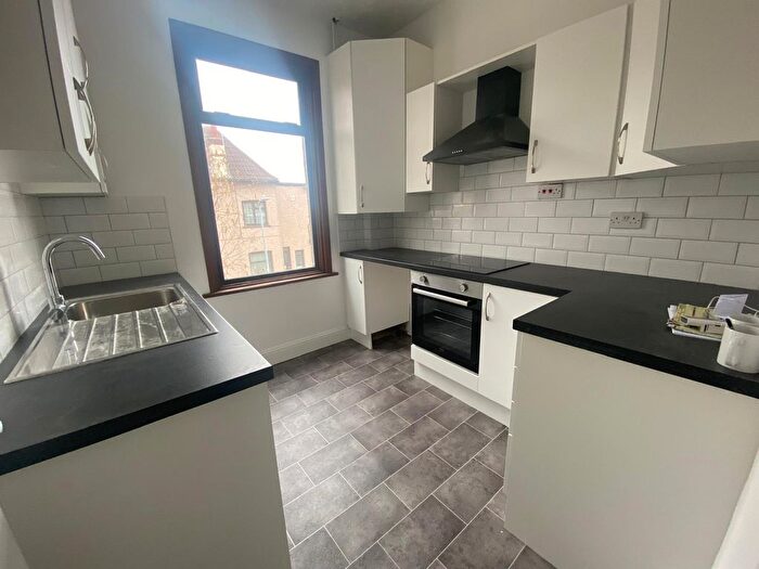 2 Bedroom Flat To Rent In Southend On Sea, SS2