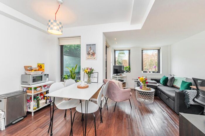 1 Bedroom Flat For Sale In Hemstal Road, West Hampstead, NW6