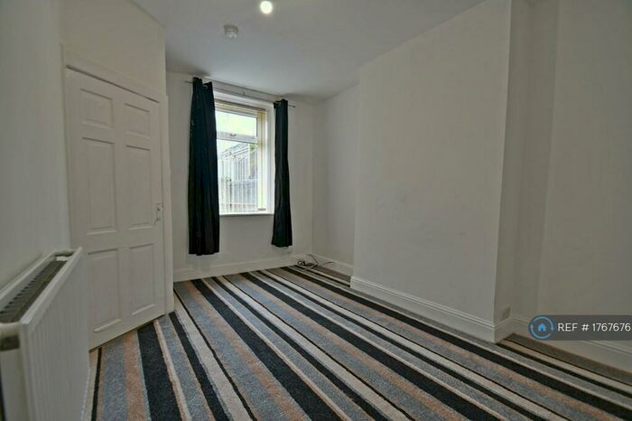 2 Bedroom End Of Terrace House To Rent In Grove Street South, Halifax, HX1
