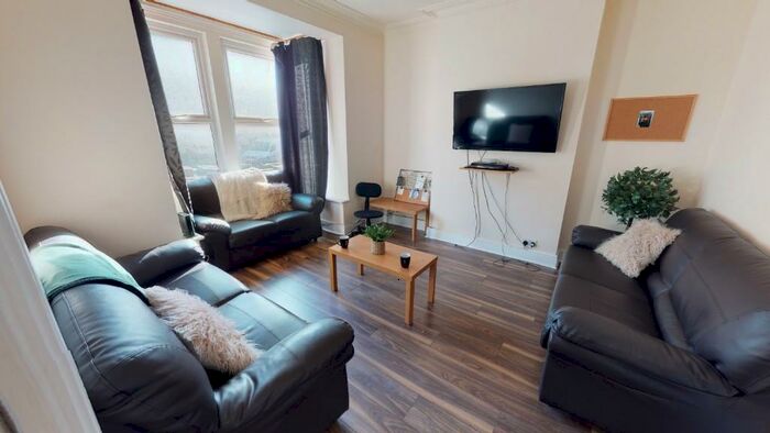 6 Bedroom Terraced House To Rent In Yarborough Road - Bed For /, LN1