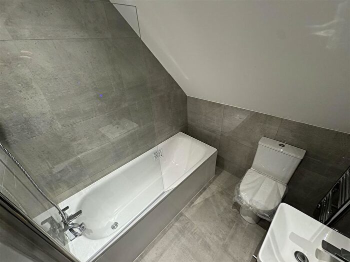 1 Bedroom Flat To Rent In Green Lanes, Palmers Green, N13
