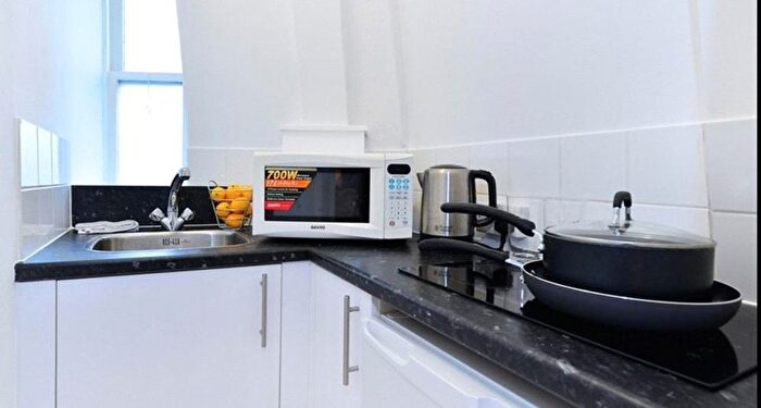 1 Bedroom Flat To Rent In Hill Street, London, W1J