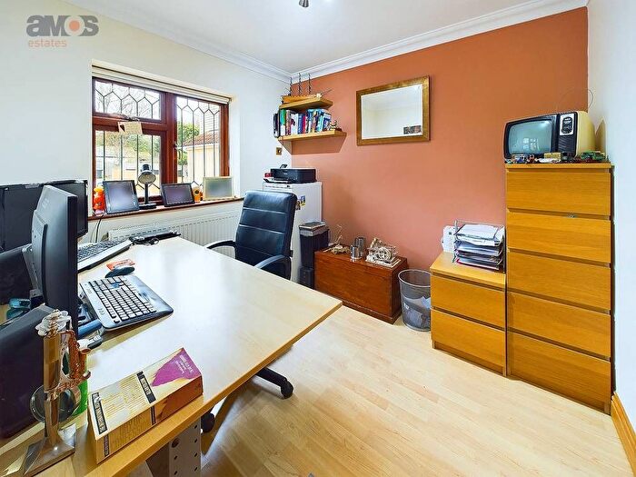 5 Bedroom Detached House For Sale In Main Road, Hockley, SS5