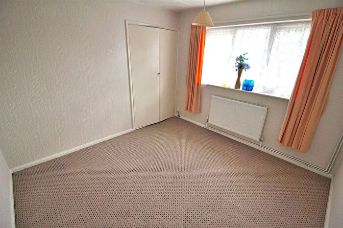 2 Bedroom Flat For Sale In Grange Crescent, Halesowen, B63