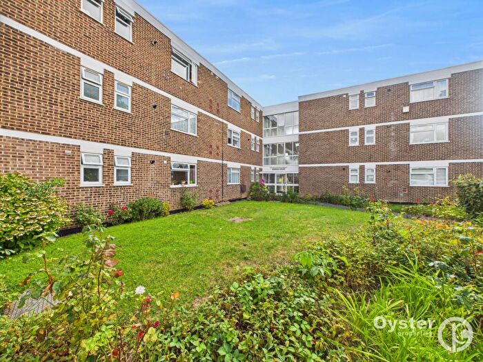 2 Bedroom Apartment To Rent In Stratton Close, Edgware, HA8