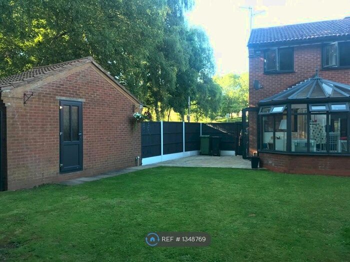 3 Bedroom Semi-Detached House To Rent In Chatsworth Road, Halesowen, B62