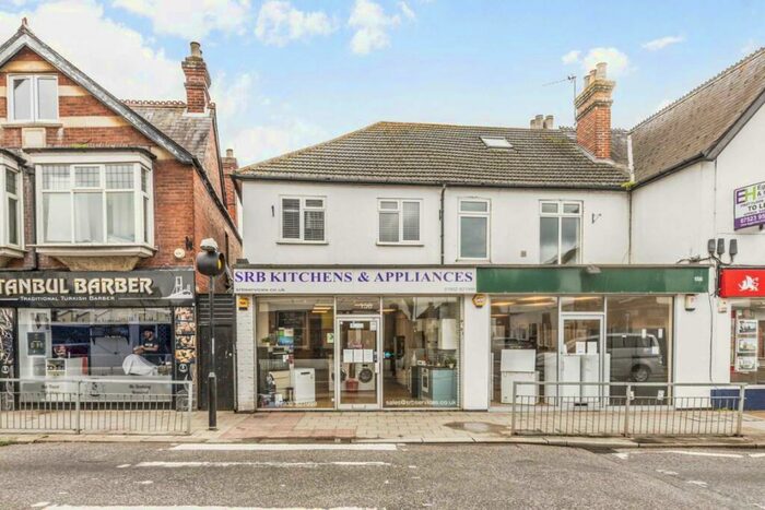 1 Bedroom Flat To Rent In Station Road, Addlestone, KT15