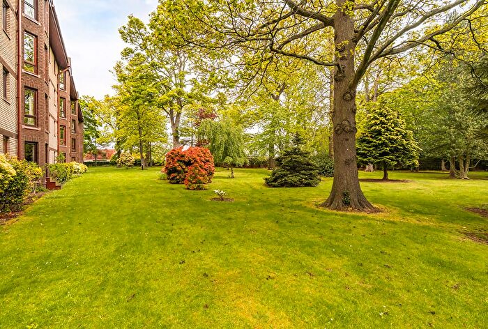 2 Bedroom Flat For Sale In Barnton Park View, Edinburgh, EH4