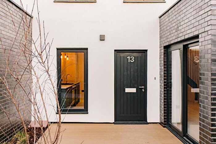 2 Bedroom Terraced House To Rent In Fonthill Mews, London, N4