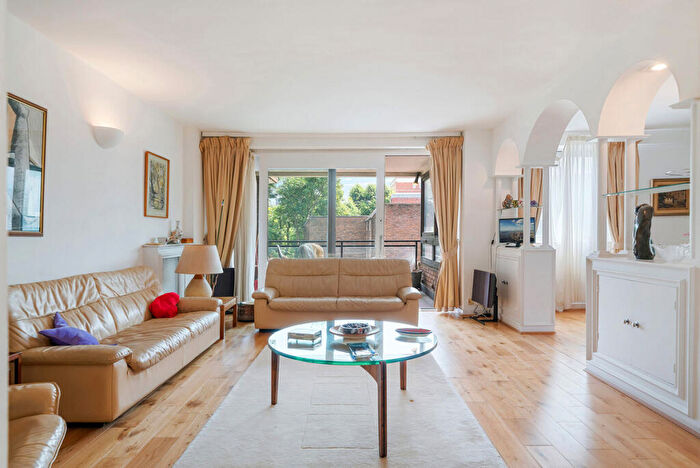 3 Bedroom Apartment To Rent In Hall Road, London, NW8