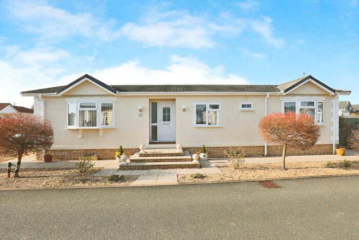 2 Bedroom Bungalow For Sale In Aston Road, Broadway, WR12