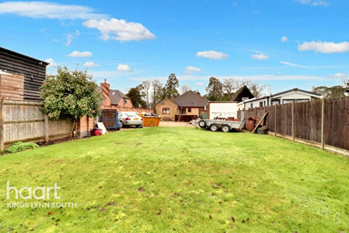 3 Bedroom Bungalow For Sale In Main Road, Clenchwarton, PE34