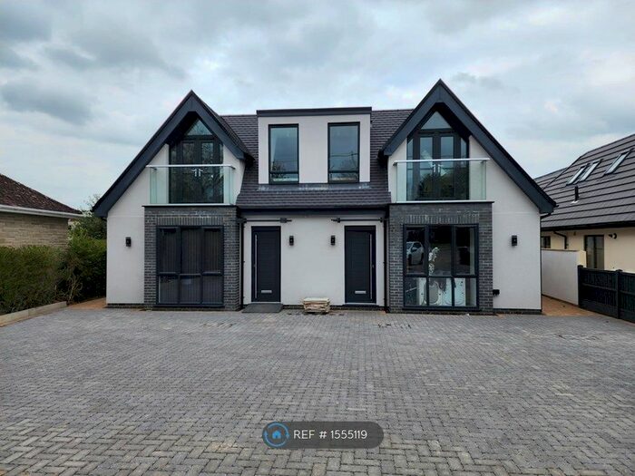 2 Bedroom Flat To Rent In Bicester Road, Kidlington, OX5