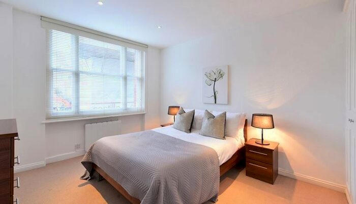 1 Bedroom Flat To Rent In Hill Street, London, Greater London, W1J