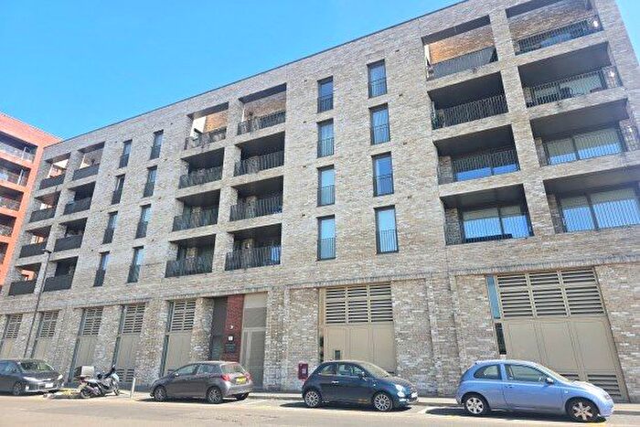 1 Bedroom Property To Rent In Woodall Road, Enfield, EN3